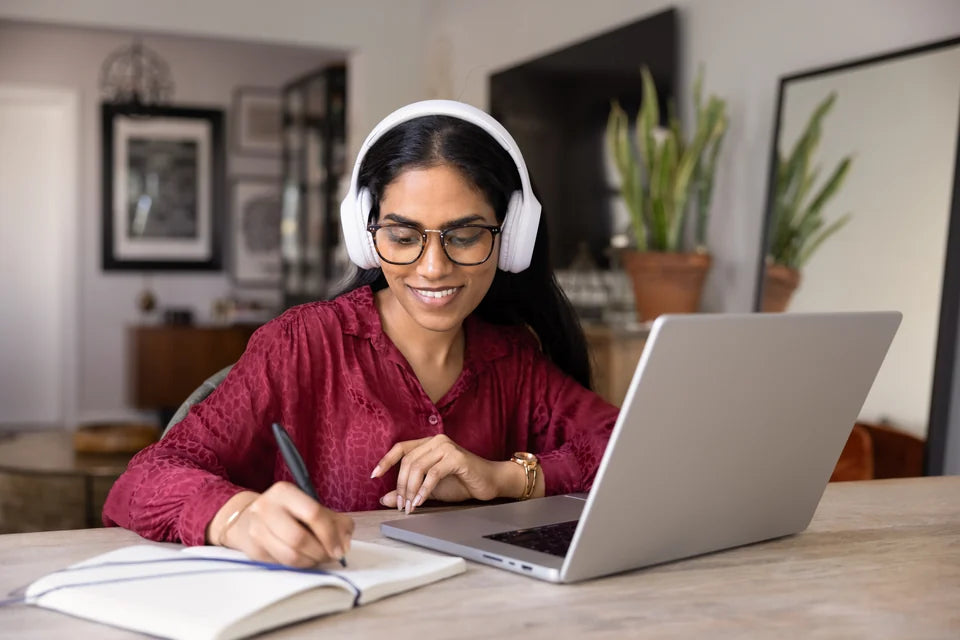 A learner taking notes during online learning